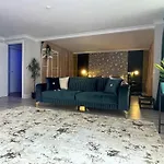 The Exclusive Jacuzzi Apartment With Fireplace & Parking