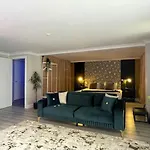 The Exclusive Jacuzzi Apartment With Fireplace & Parking