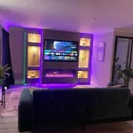 The Exclusive Jacuzzi Apartment With Fireplace & Parking