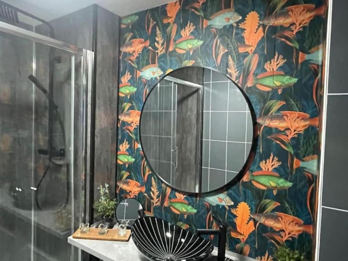 The Exclusive Jacuzzi With Fireplace & Parking Apartment